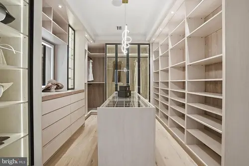Dumbarton — his-and-her-closet — 03