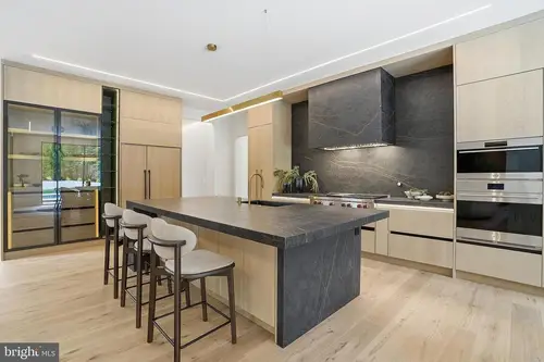 Dumbarton — kitchen — 02