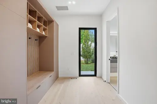 Dumbarton — mudroom — 01