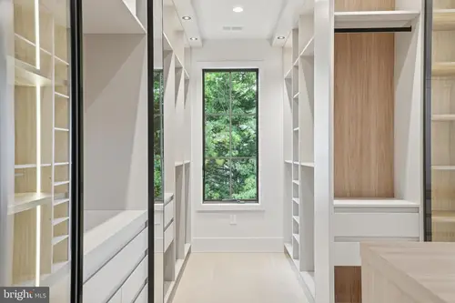 Elsinore — master-closet — 04