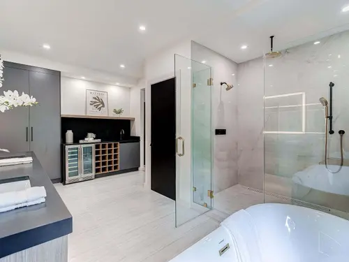N Greenbrier — bathroom — 03