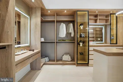 Old Courthouse — his-and-her-closet — 03