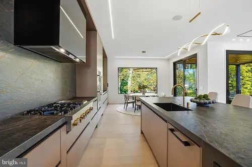 Old Courthouse — kitchen — 05