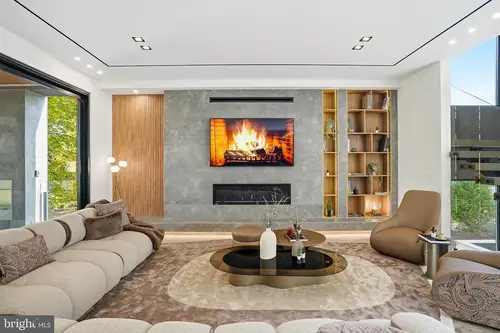 Old Courthouse — living-room — 01