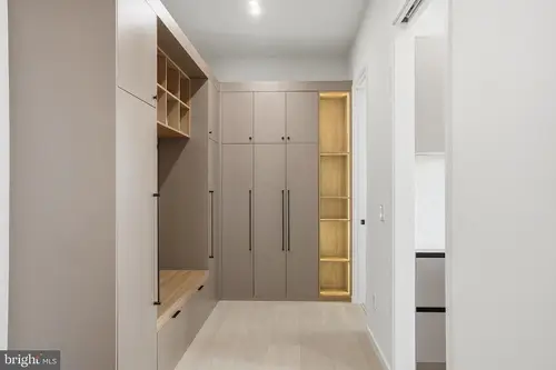 Old Courthouse — mudroom — 01