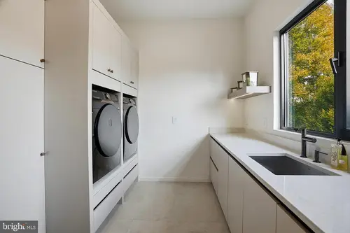 Old Courthouse — laundry — 01