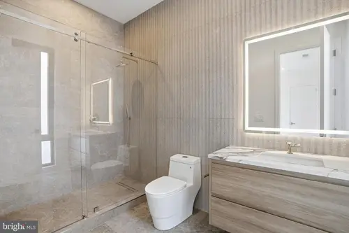 Plainview — secondary-baths — 02