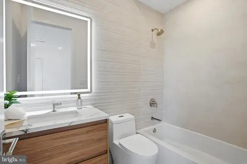 Plainview — secondary-baths — 05