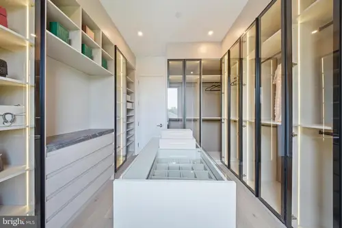 Plainview — his-and-her-closet — 01