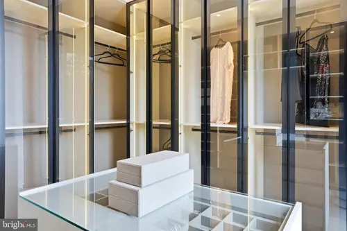 Plainview — his-and-her-closet — 03