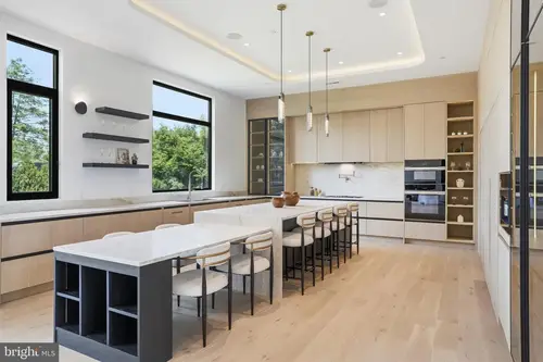 Plainview — kitchen — 01
