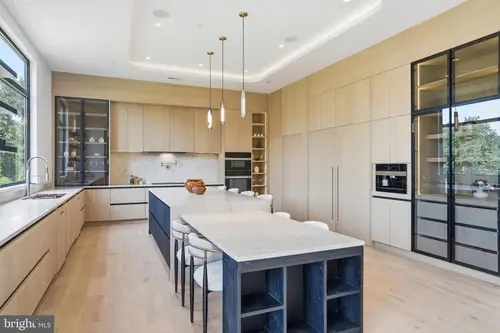 Plainview — kitchen — 02