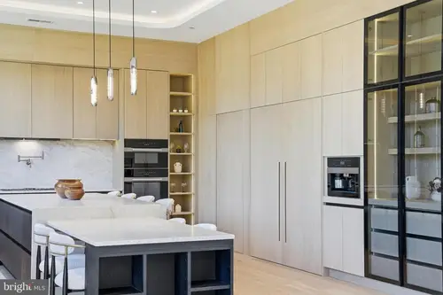 Plainview — kitchen — 05