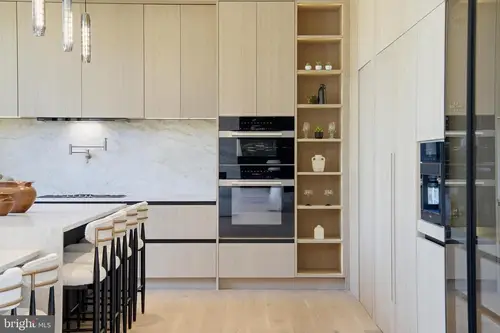 Plainview — kitchen — 07