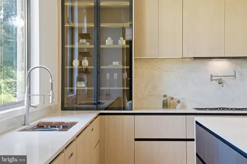 Plainview — kitchen — 08