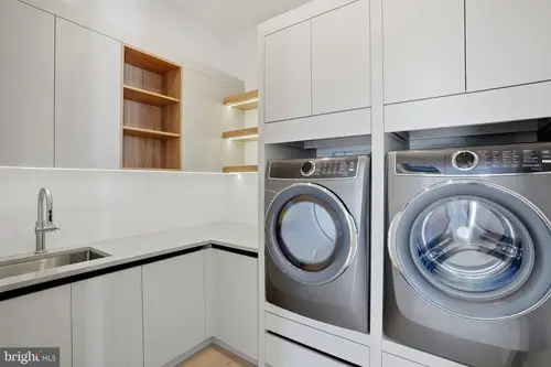 Plainview — laundry — 01