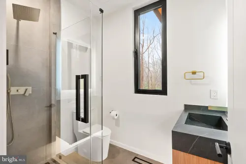 Prosperity — bathroom — 03