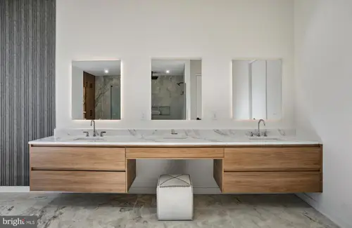 Westbury — master-bath — 01