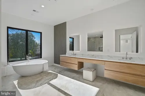 Westbury — master-bath — 02