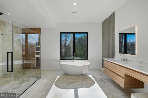 Westbury — master-bath — 03