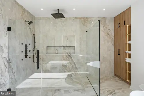 Westbury — master-bath — 04